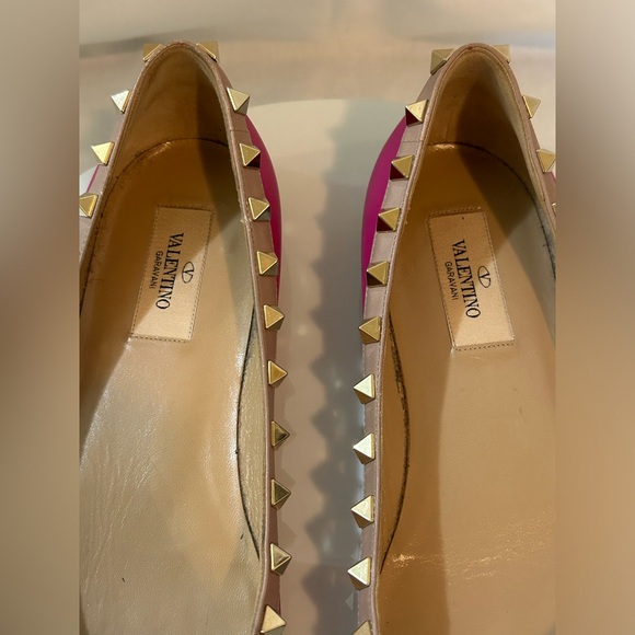 Valentino Garavani - Fuchsia Studded Flats - Picture 9 of 12